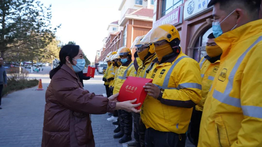 内蒙古鄂托克旗体育直播在线观看企鹅直播慰问环卫工人和新就业形态群体工会会员