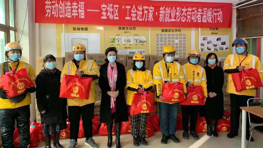 天津市宝坻区体育直播在线观看企鹅直播慰问新就业形态劳动者