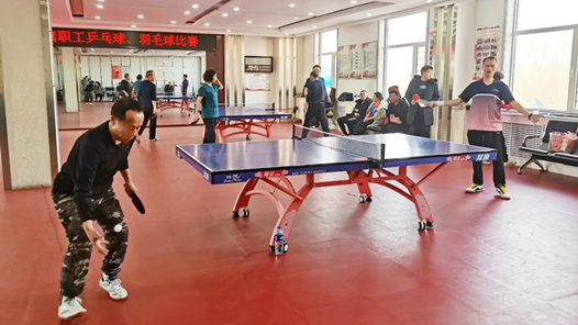 内蒙古达茂联合旗体育直播在线观看企鹅直播举办职工乒羽比赛