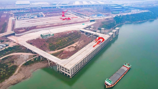 长江上游在建最大重大件码头水工工程顺利完工