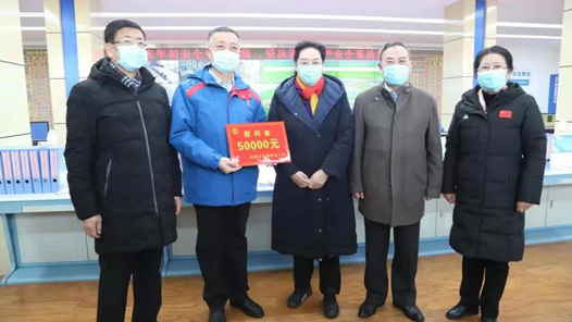 内蒙古自治区总工会深入阿拉善盟开展送温暖慰问活动