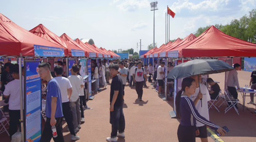 呼和浩特市2025年就业创业服务进校园暨第9场高校巡回招聘会举办