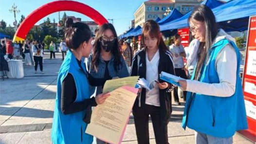 内蒙古根河市举办“百日千万招聘专项行动”专场招聘会