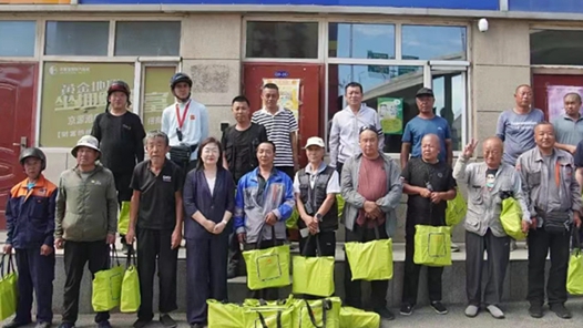 内蒙古呼和浩特市总工会为1300余名新就业形态劳动者送去清凉慰问