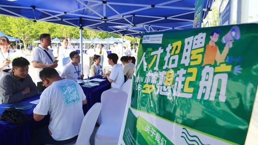 内蒙古包头市九原区总工会：“直播带岗”搭桥梁 精准服务促就业