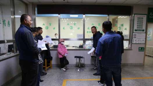 内蒙古突泉县总工会为53名货车司机提供免费体检服务