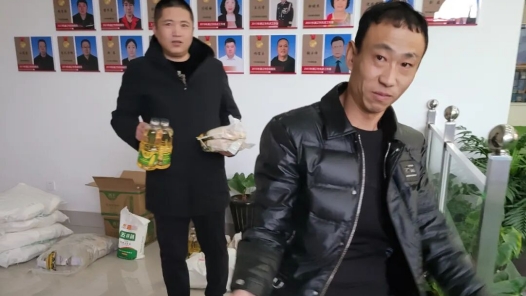 内蒙古霍林郭勒市总工会为150名新就业形态劳动者发放“暖心礼包”