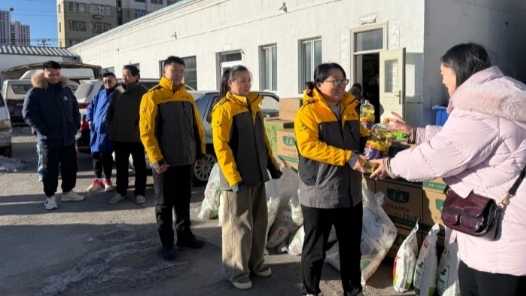 内蒙古包头市东河区总工会集中慰问农民工及新就业形态劳动者