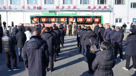 内蒙古呼和浩特市总工会启动“送温暖”活动