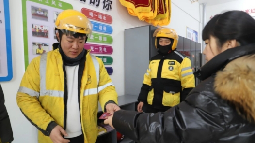 内蒙古扎鲁特旗总工会为新就业形态劳动者发放观影券