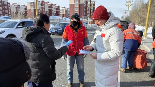 内蒙古陈巴尔虎旗总工会发放就业帮扶手册 送服务到劳动者身边
