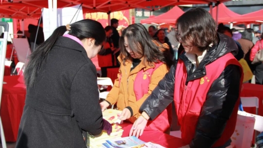 内蒙古武川县总工会开展“集体协商要约季”宣传活动