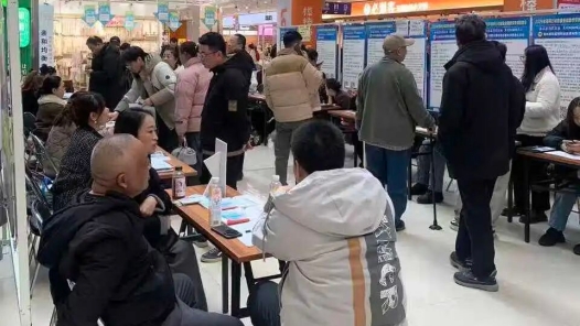 内蒙古锡林浩特市总工会为求职者搭建就业桥梁