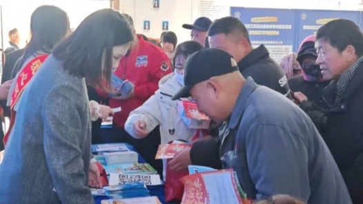 内蒙古伊金霍洛旗“就业赶大集”助农牧民工家门口就业