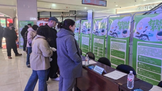 内蒙古扎兰屯市总工会联合多部门举办“春风行动”招聘会