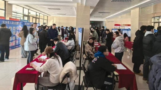 内蒙古鄂尔多斯市40家企业携1810个岗位赴呼伦贝尔市跨区域揽才