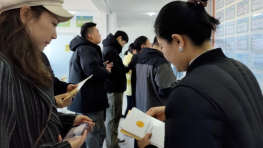 内蒙古巴林右旗总工会：招聘会与普法深度融合 搭建家门口求职新桥梁