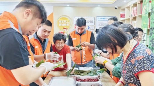 内蒙古呼和浩特市总工会举办“端午品粽香·工会送温情”职工志愿服务活动