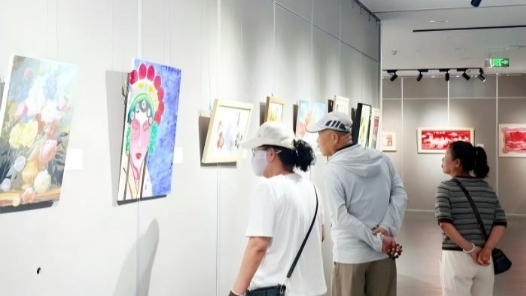 内蒙古呼和浩特市女职工才艺展启幕 150件原创作品尽显巾帼匠心