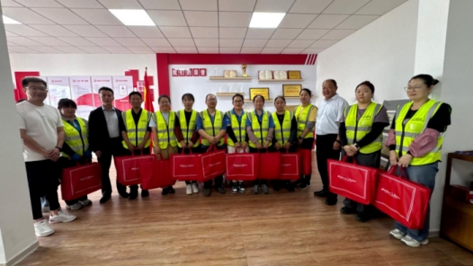 内蒙古包头市总工会：中秋慰问走进分拣作业一线 工会“小课堂”开在快递员身边