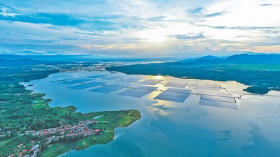 共建“一带一路”·第一现场｜中企承建漂浮光伏项目助力印尼绿色发展