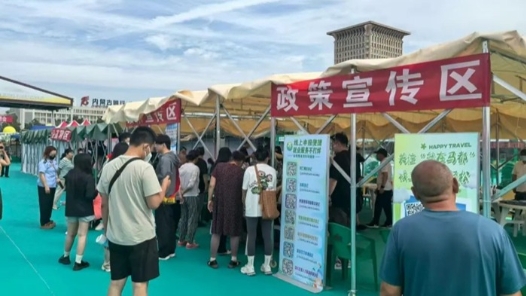 锡林郭勒盟工会举办“攻坚促就业 奋进创未来”返乡高校毕业生专场招聘会