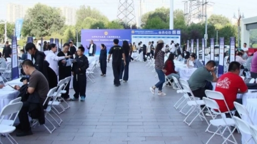 内蒙古呼和浩特市总工会：“双线联动”把岗位送到家门口