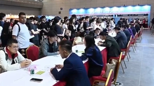 视频｜多地举行招聘会 上万个就业岗位涵盖这些领域