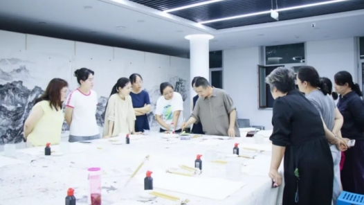 白天上班 晚上学艺 呼和浩特市总工会“青城女职工夜校”首期结业